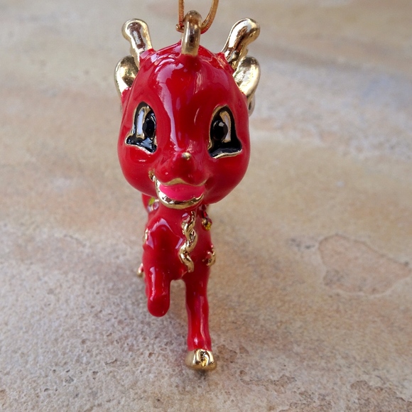 Red Enamel Reindeer Daisy Jewel Cute Festive Christmas Holiday Kitsch Necklace - Picture 7 of 8